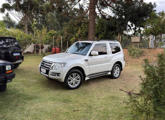 MITSUBISHI PAJERO FULL 3.2 HPE 4X4 16V TURBO INTERCOOLER DIESEL 2P AUTOMÁTICO